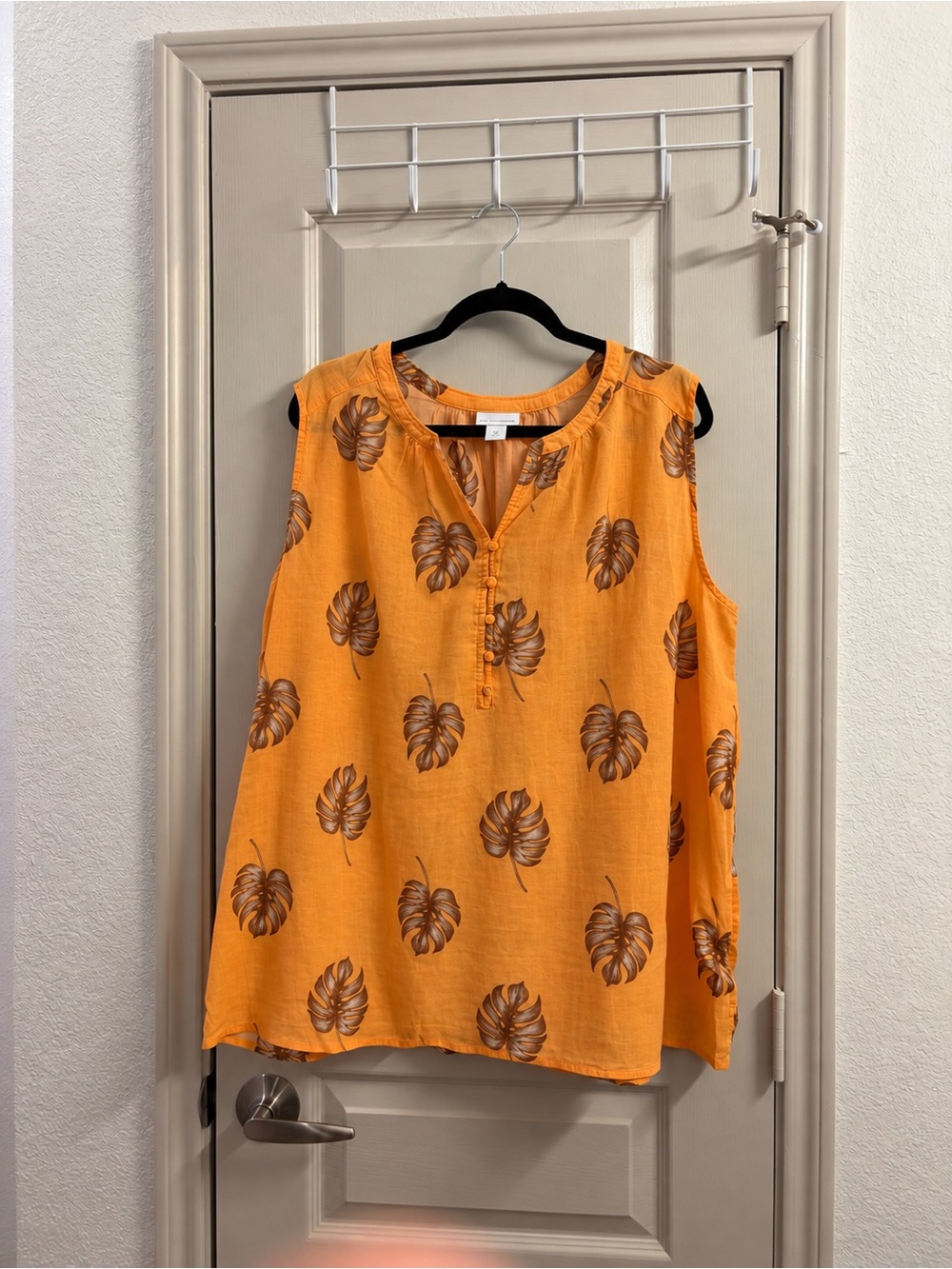 Liz Claiborne Orange Tropical Leaf Sleeveless V-Notch Top